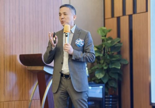唐宏钧.jpg